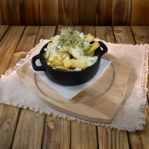 cartofi fry and dip cu parmezan si sos preparat crocant restaurant la ponton falticeni