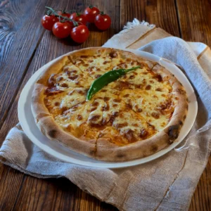 pizza diavola picanta cu salam si blat crocant restaurant la ponton falticeni