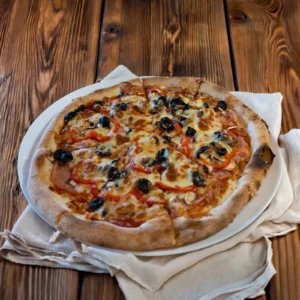 pizza quattro stagioni cu ingrediente variate si blat crocant restaurant la ponton falticeni