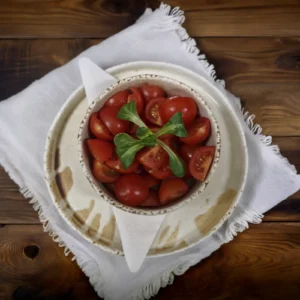 salata de rosii proaspete cu gust autentic restaurant la ponton falticeni